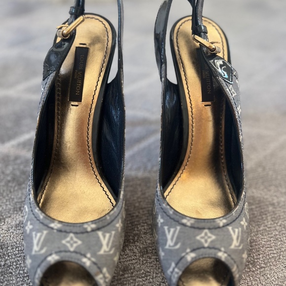 Louis Vuitton Peep Toe Sandals with Wooden Heel - Picture 2 of 9